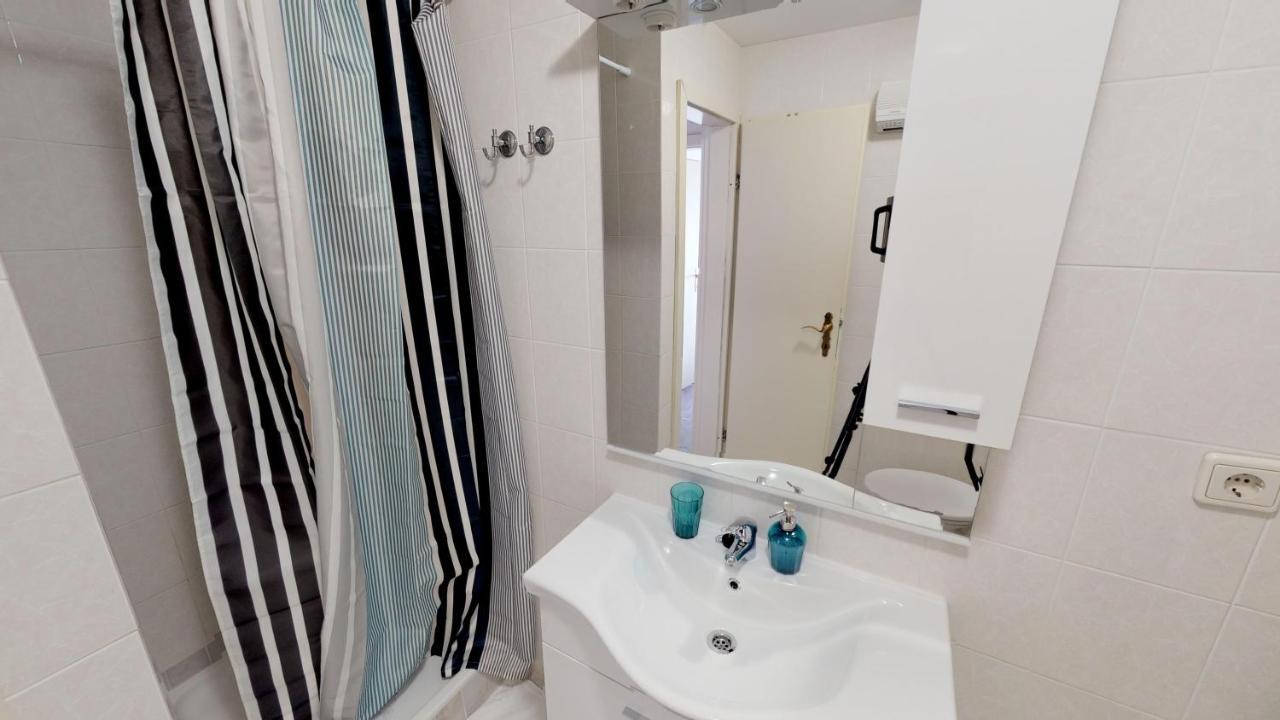 Lara Deluxe Superior 5 Star Apartment, Your Piece Of Heaven By The Sea & Park Novigrad Istria Eksteriør bilde