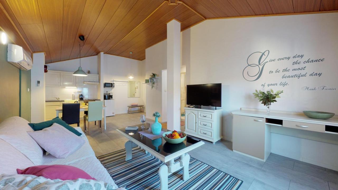 Lara Deluxe Superior 5 Star Apartment, Your Piece Of Heaven By The Sea & Park Novigrad Istria Eksteriør bilde