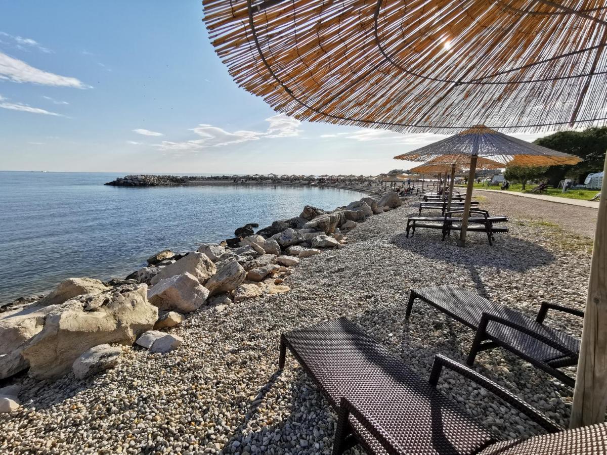 Lara Deluxe Superior 5 Star Apartment, Your Piece Of Heaven By The Sea & Park Novigrad Istria Eksteriør bilde